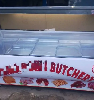 5ft Stainless Steel Butchery Chiller with Curved Hardened Glass & 5 Trays – Durable, Mobile, and Classy | For Sale in Mombasa